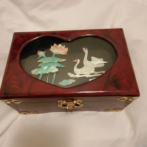 Musical jewelry box